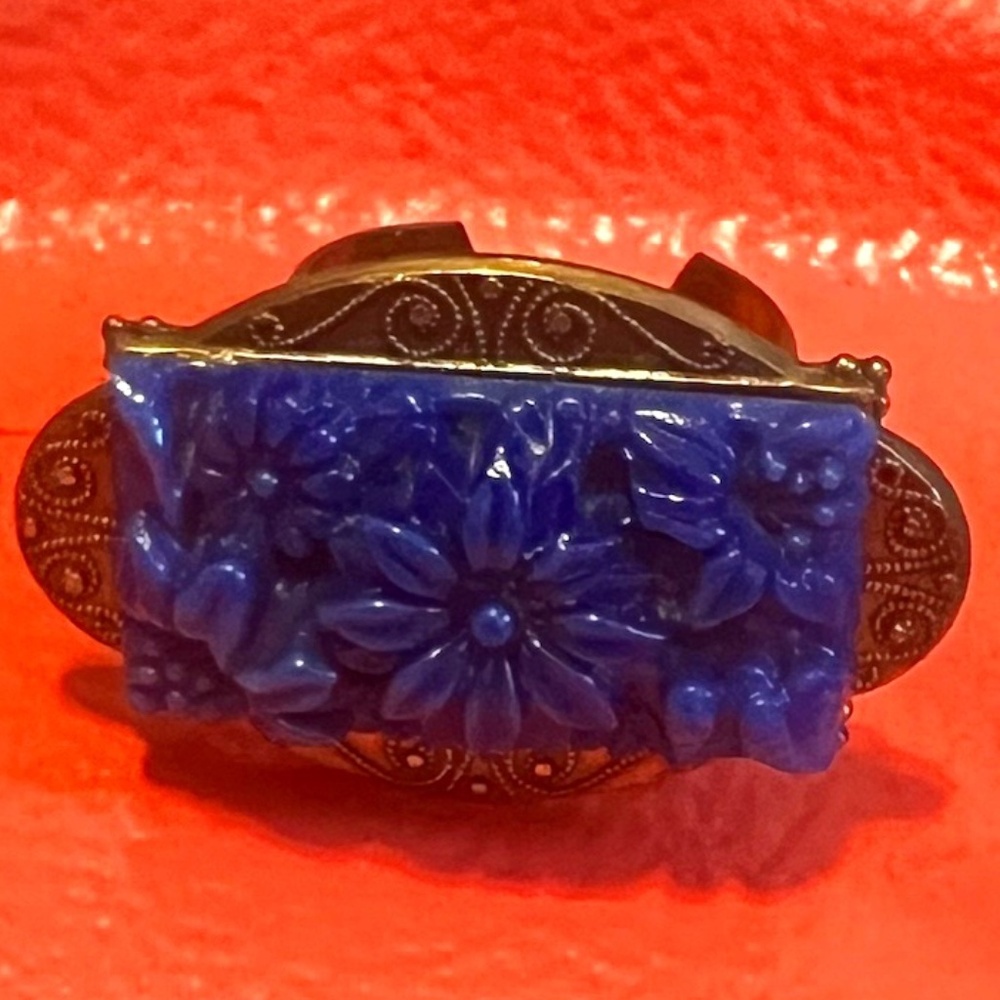 Vintage‎ Rectangular Art Deco Ornate Pressed Blue Floral Molded Plastic Ring